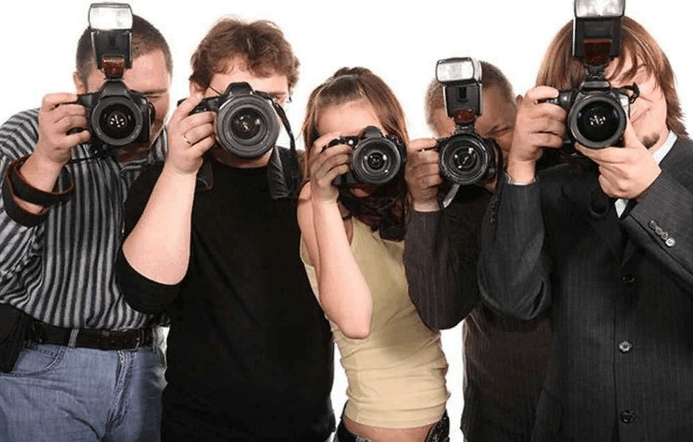 женщина с фотоаппаратом