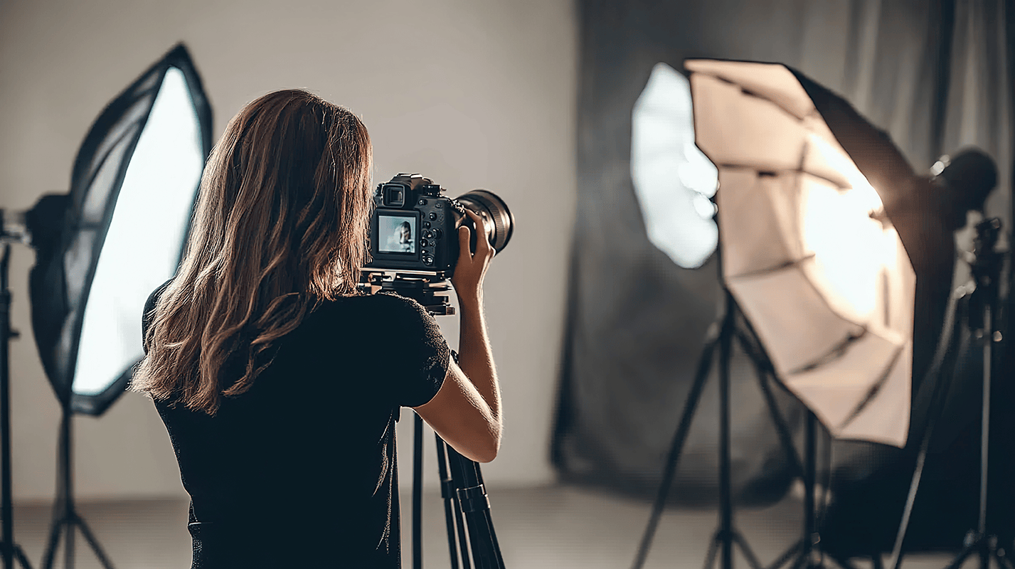 женщина с фотоаппаратом
