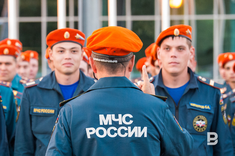 Сотрудники МЧС Сотрудники МЧС